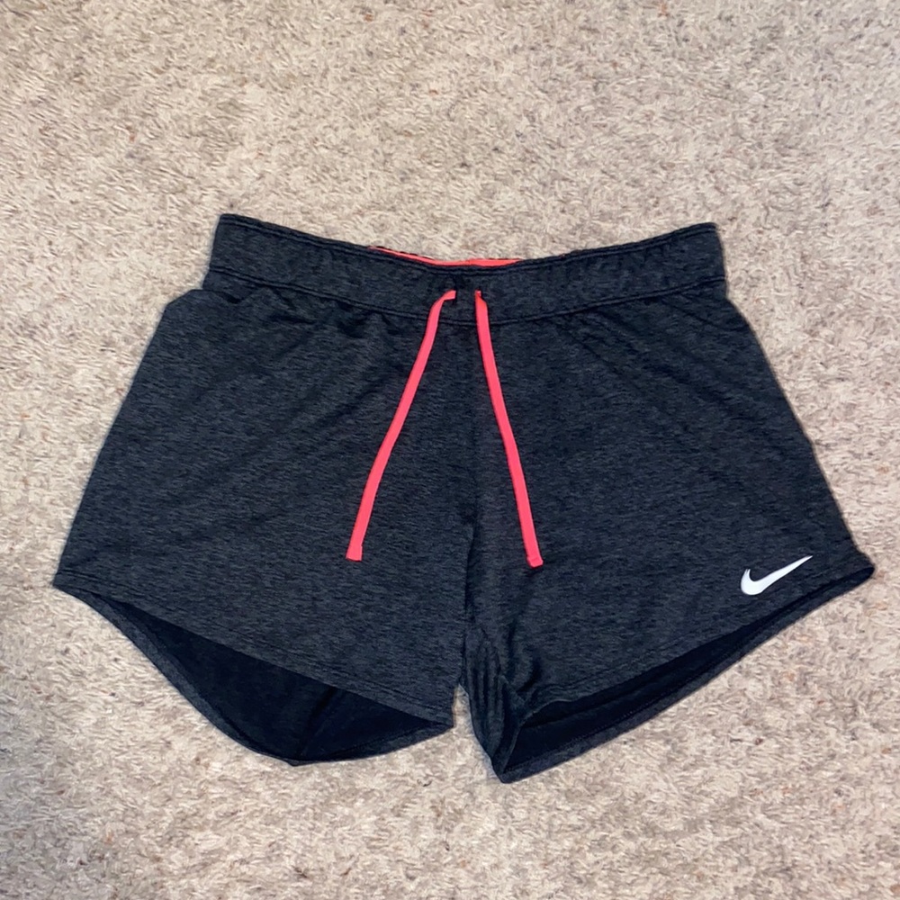 NIKE SIZE MEDIUM DARK GREY ATHLETIC SHORTS